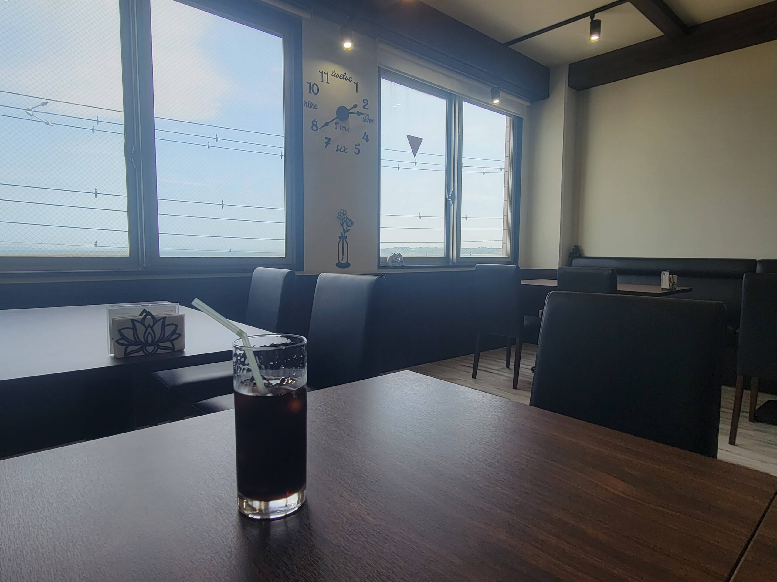 三浦海岸の海を眺めながら食事できる海の目の前食堂めしや
